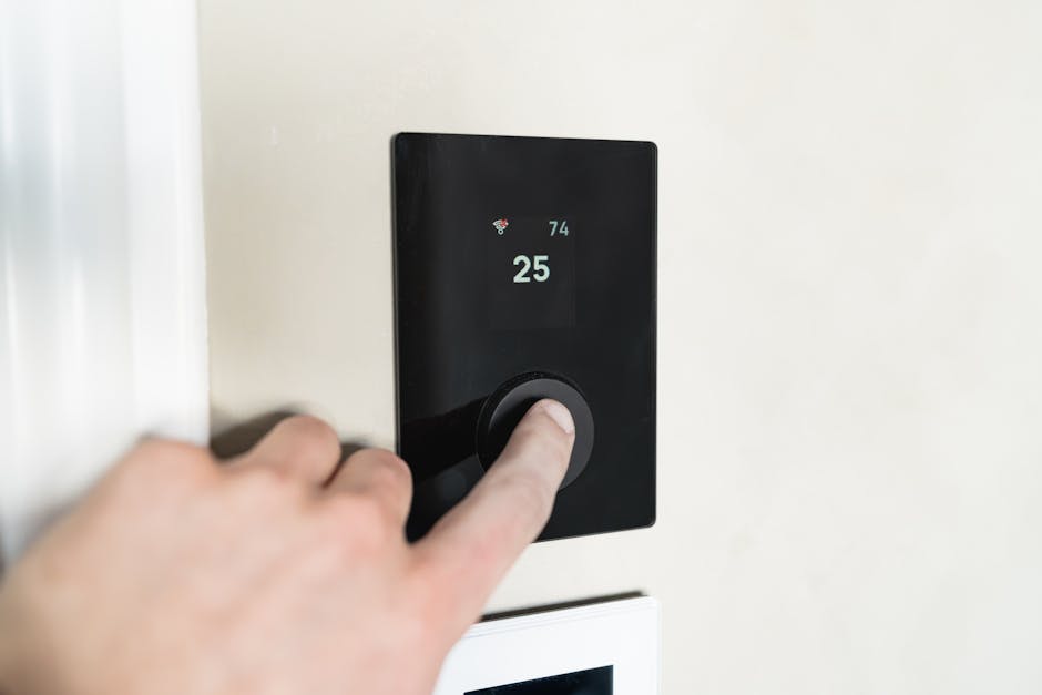Smart home thermostat controlling a heat pump system